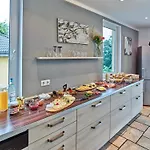 Geschmackvolles Ferienhaus Mit Privatem Pool Hellenthal