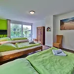 Geschmackvolles Ferienhaus Mit Privatem Pool Nyaraló *