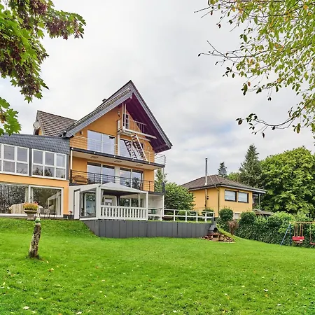 Geschmackvolles Ferienhaus Mit Privatem Pool Hellenthal